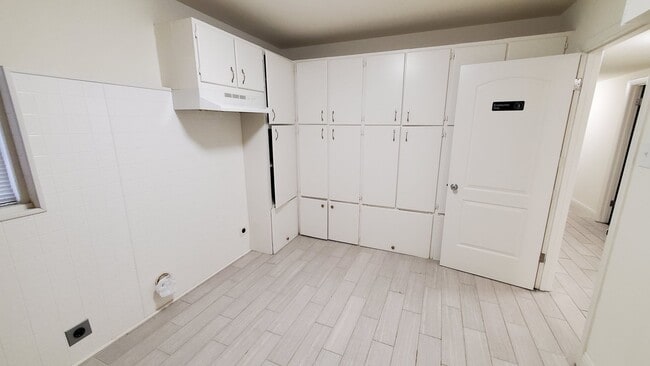 Building Photo - Residential/Office