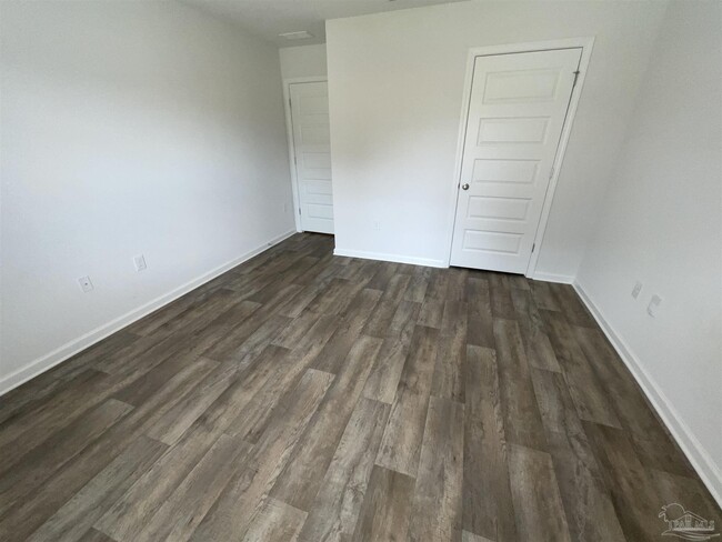 Building Photo - 7835 Lakeside Oaks Dr