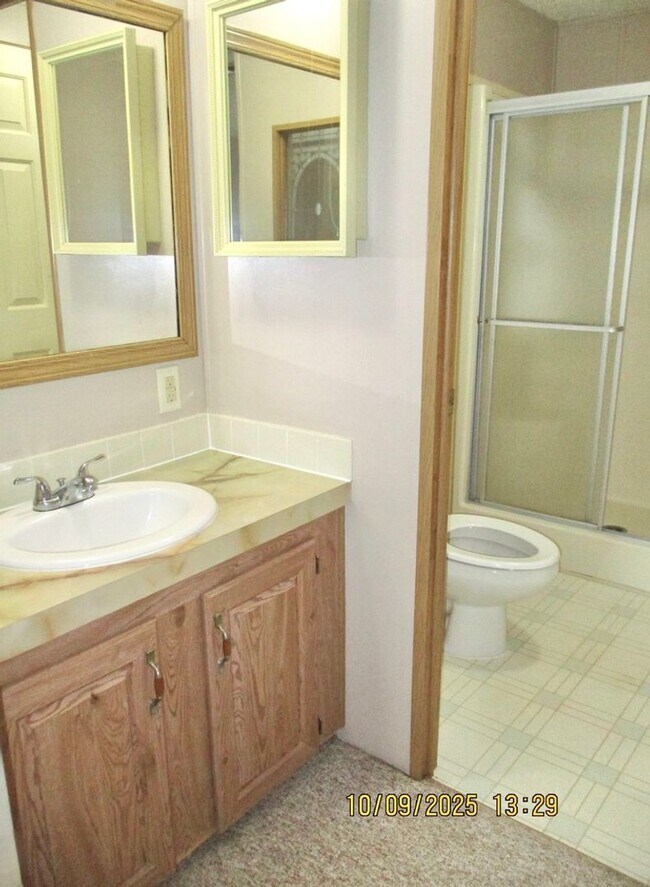 Building Photo - Charming 2-bedroom, 1-bathroom home locate...