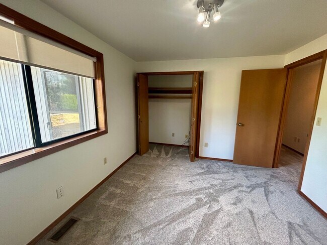 Building Photo - 12371 Rainier Dr