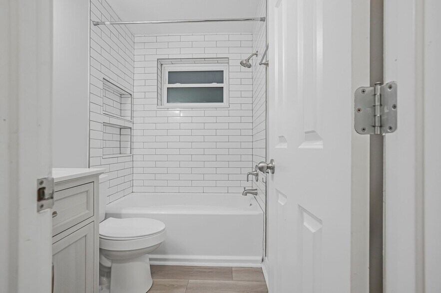 Building Photo - 1062 Oberlin Dr