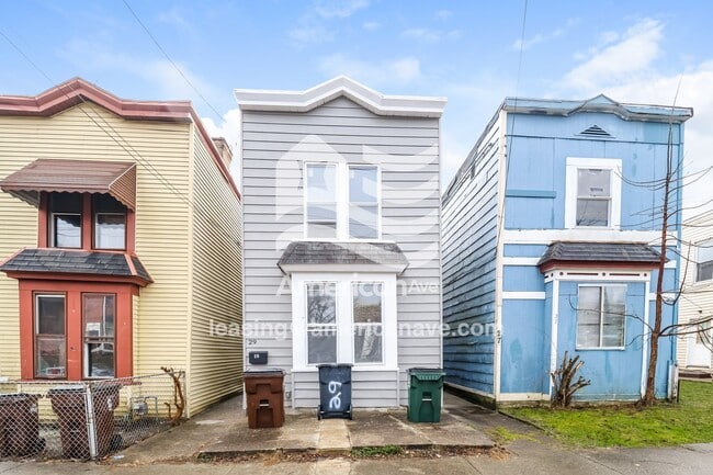 Building Photo - 29 E 13th St