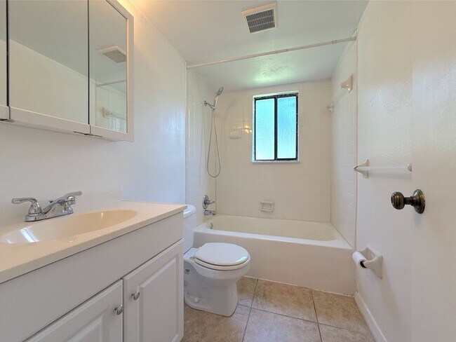 Building Photo - 3284 S Semoran Blvd