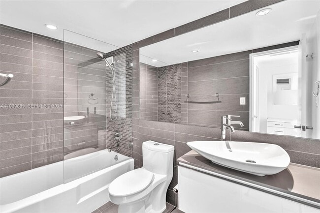 Building Photo - 5161 Collins Ave