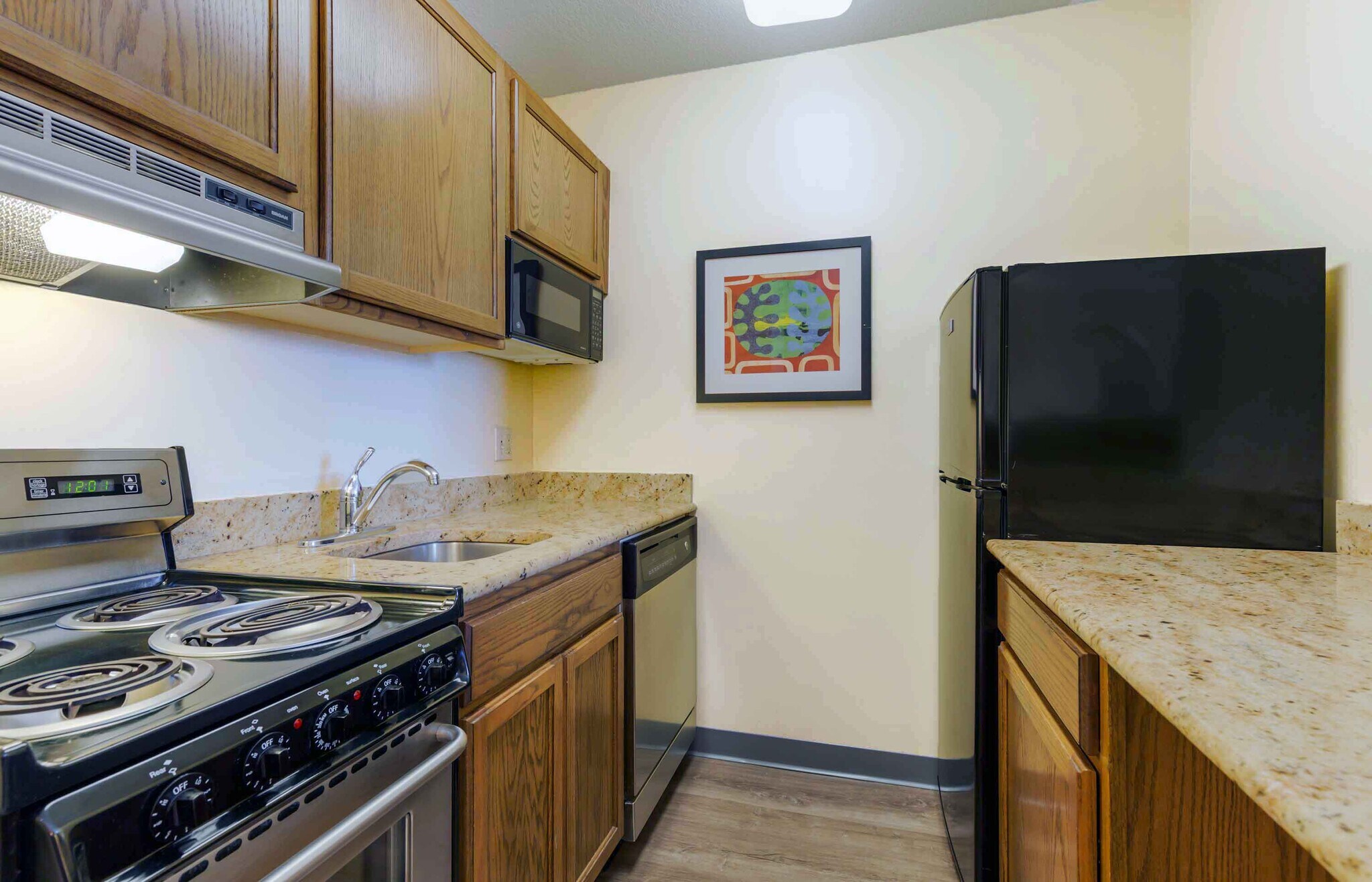 Building Photo - Furnished Studio-Fenton