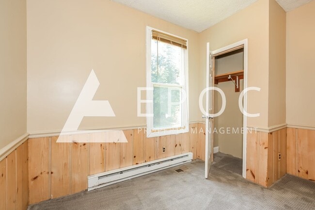 Building Photo - 921 NE 22nd St