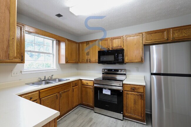 Building Photo - Move in before October 15th and get $100 O...