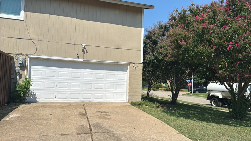 Building Photo - 1604 Elk Grove Dr