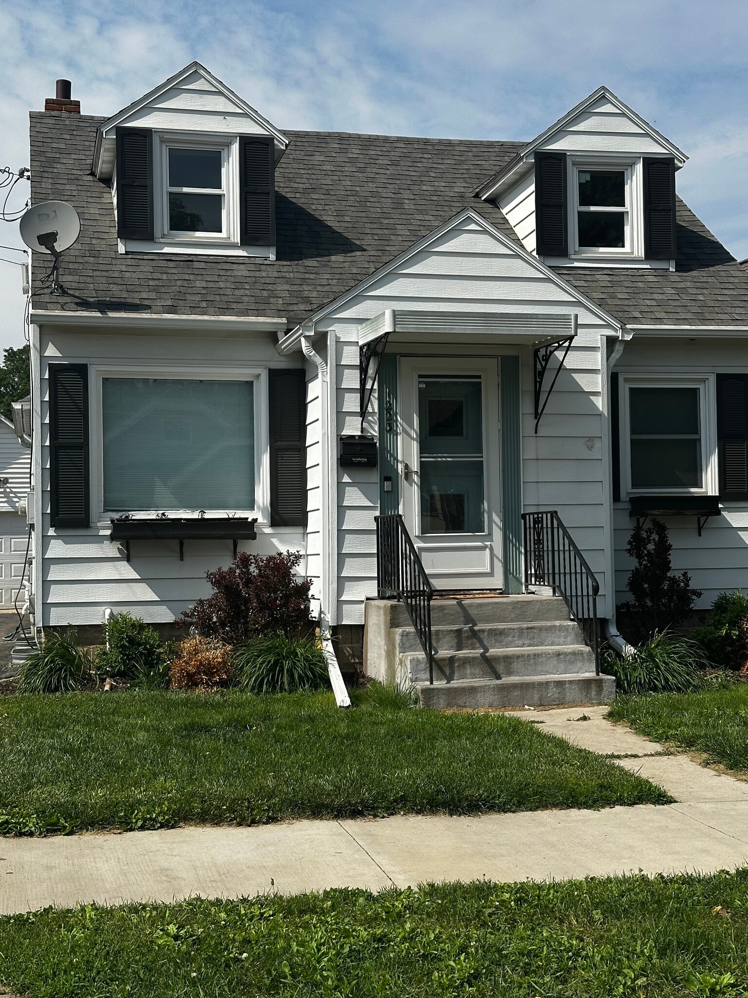 Building Photo - 1223 2nd St NE