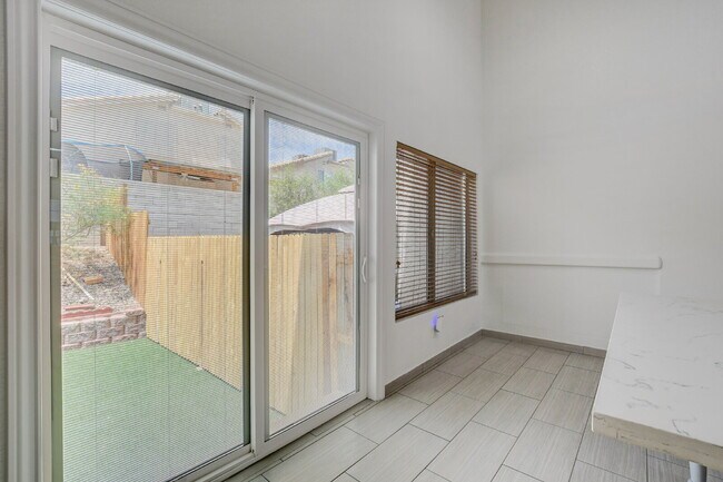 Building Photo - Recently Remodeled 3 Bedroom 2 Bathroom Town House