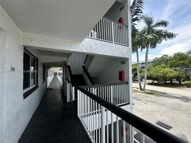Building Photo - 1400 NE 56th St