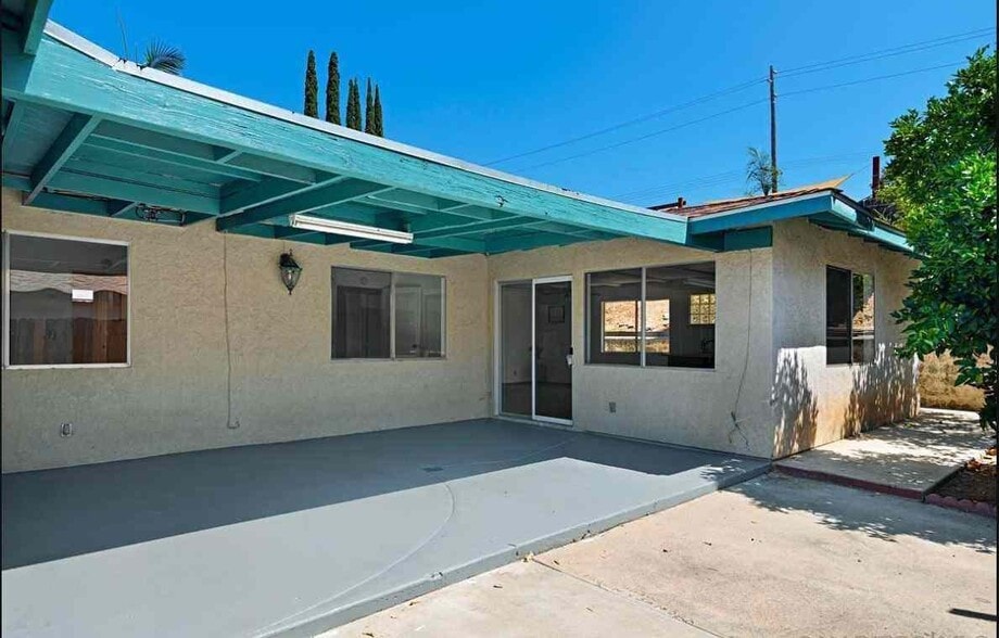 Building Photo - 710 Hillward St