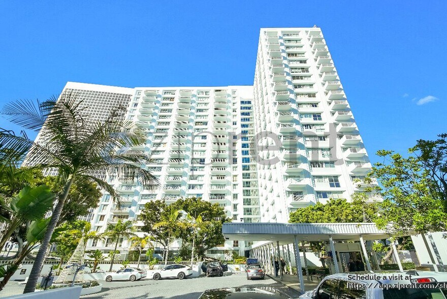 Building Photo - 2160 Century Pk E