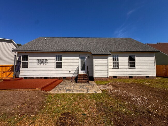 Building Photo - Lovely 4 Bed 2 Bath Home in Hope Mills