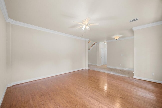 Building Photo - 823 E 38th St