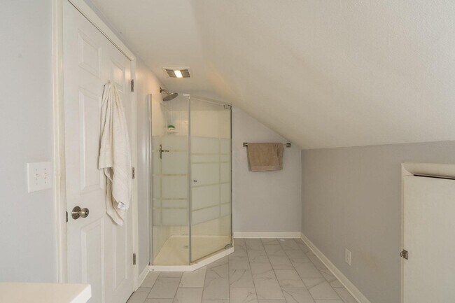 Building Photo - 6434 N Willow Glen Ln
