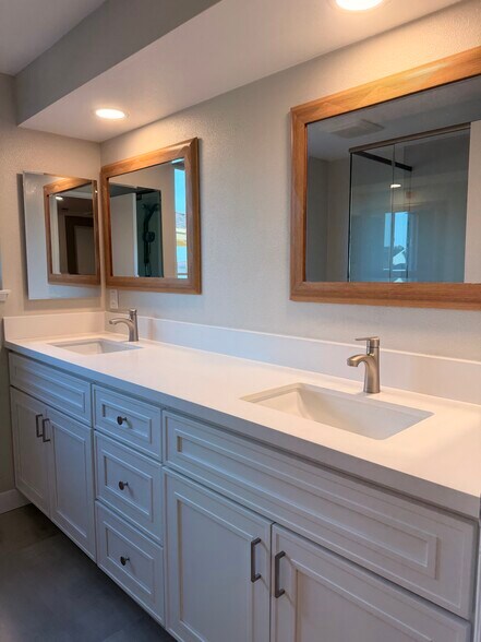 Building Photo - 15782 Butterfield St