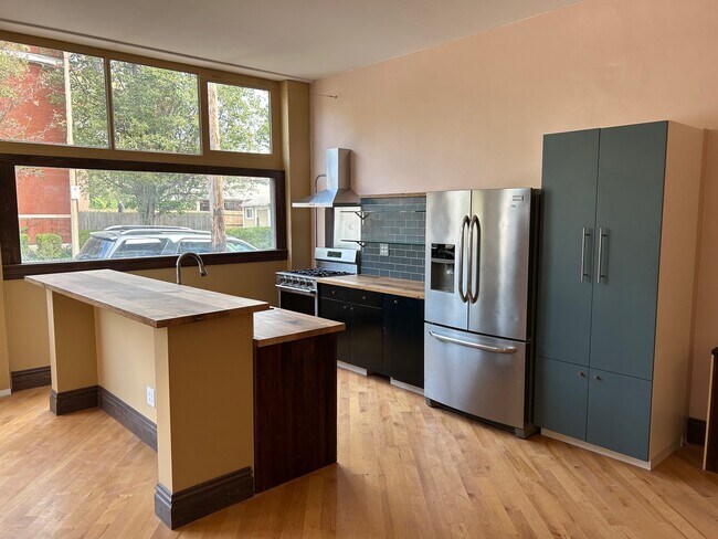 Building Photo - 2624 Pestalozzi St