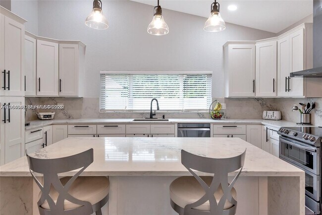 Building Photo - 1800 Water Ridge Dr