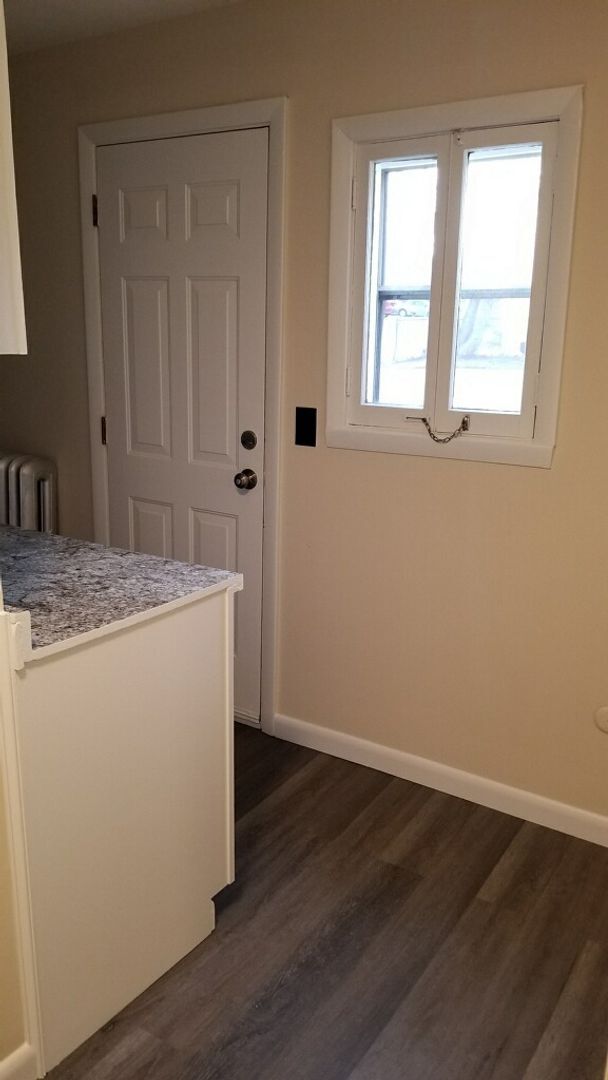 Building Photo - Bright & Updated 2-Bedroom, 2-Bath Apartment