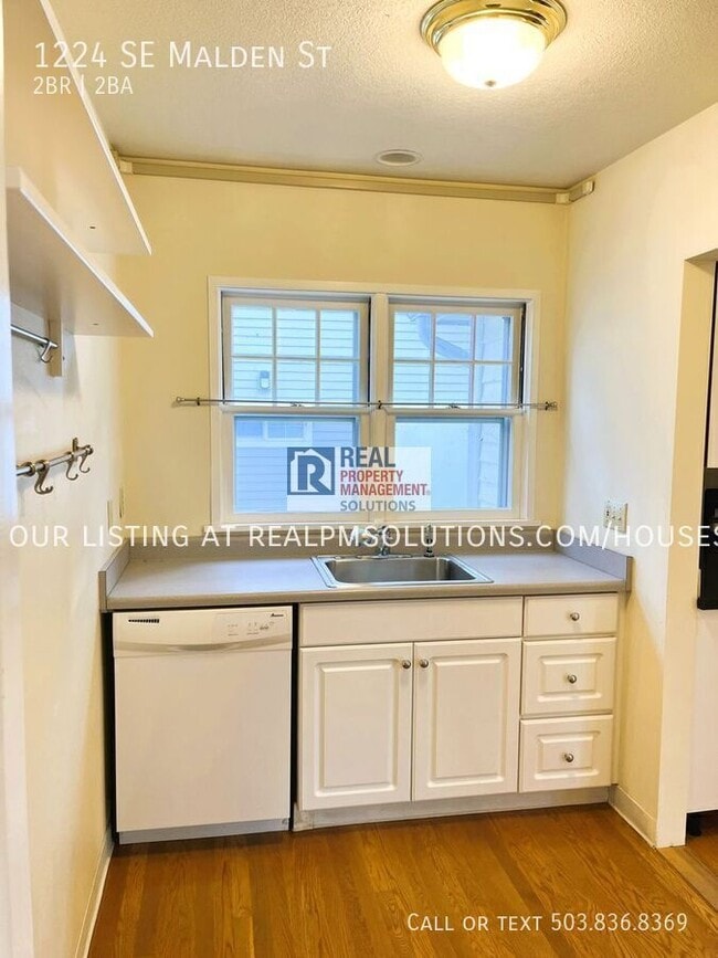 Building Photo - 1224 SE Malden St