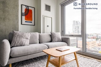 Building Photo - 165 N Desplaines St