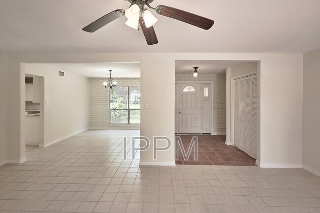 Building Photo - 5108 Manana Cir