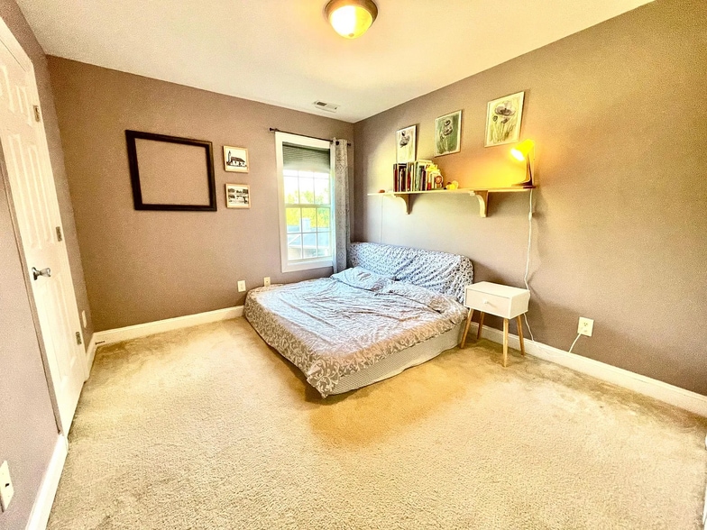 Building Photo - 5312 Kemmont Dr