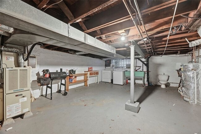 Building Photo - 436 44th St