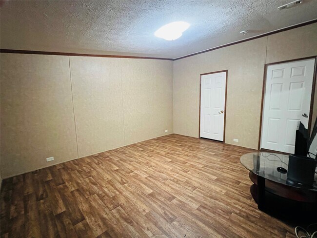Building Photo - 16381 Hunters Green Dr