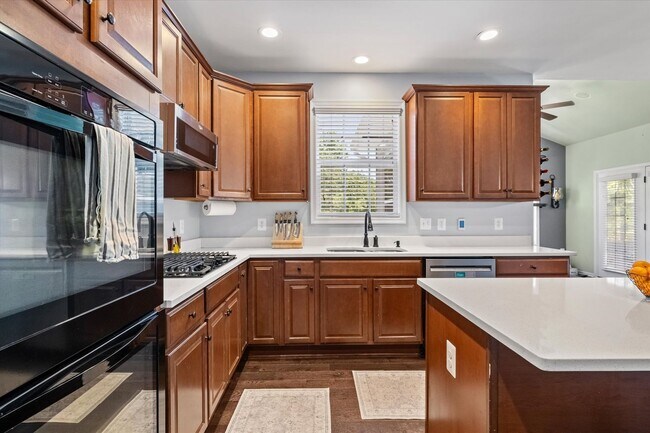Building Photo - Gorgeous 5 Bed 3.5 Bathroom in Stafford, VA