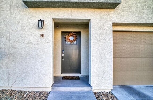 Primary Photo - BEAUTIFUL 3 BEDROOM 3 BATH TRI-LEVEL HOME ...