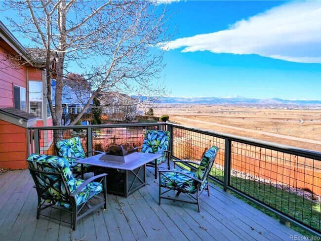 Building Photo - Elegant 4-Bedroom, 3 bathroom Home with Fi...