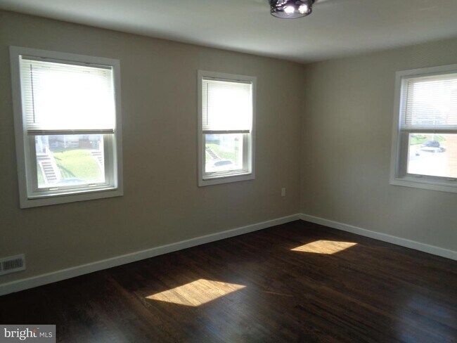 Building Photo - 7150 Eastbrook Ave