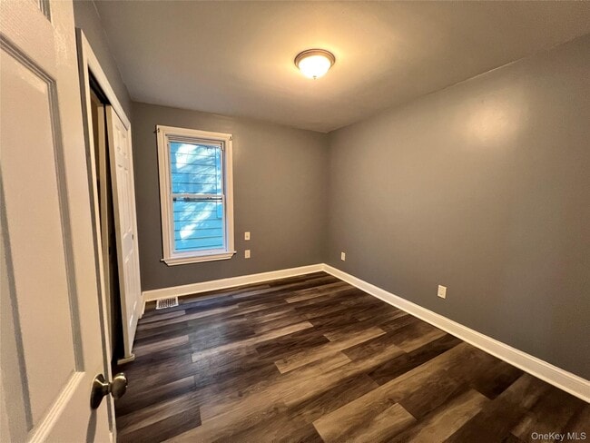 Building Photo - 58 Lincoln Ave