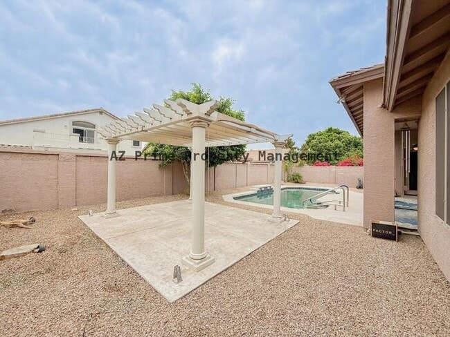 Building Photo - 890 N Bullmoose Dr