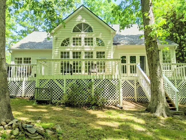 Building Photo - 102 Blackford Ct