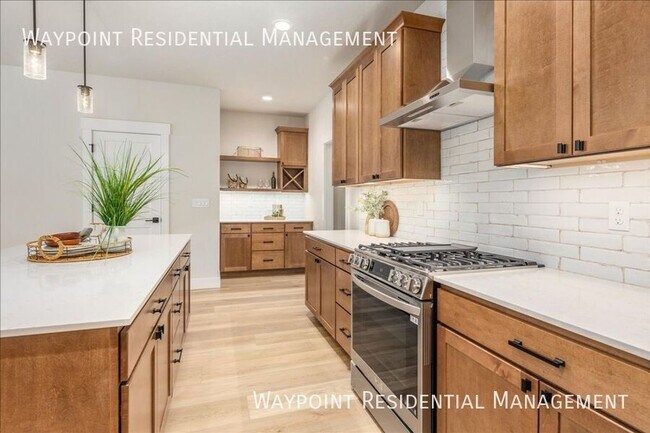 Building Photo - 1704 E Cutgrass Ln