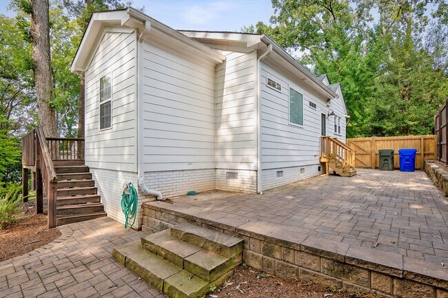 Building Photo - 3 Bed, 2 Bath Home in Greenville is Available