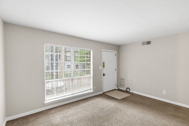 Building Photo - Celeste Manor - 1 Bedroom / 1 Bathroom Apartment