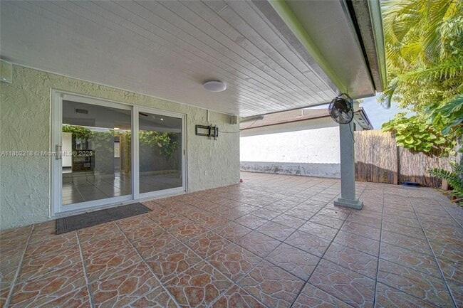 Building Photo - 621 SW 99th Pl