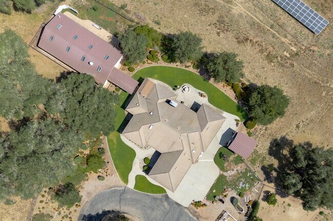 Building Photo - Private Gated Mini-Ranch • 7+ Acres • Luxury Country Living • Indoor Pool • Horses Welcome