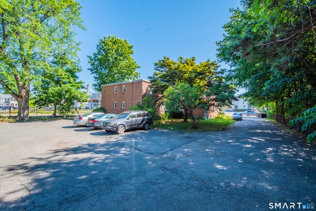 Building Photo - 353 Main St