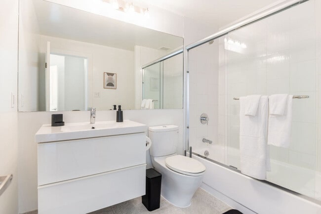 Building Photo - 899 Pine St