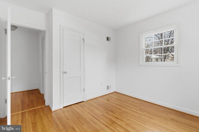 Building Photo - 4813 20th Pl N