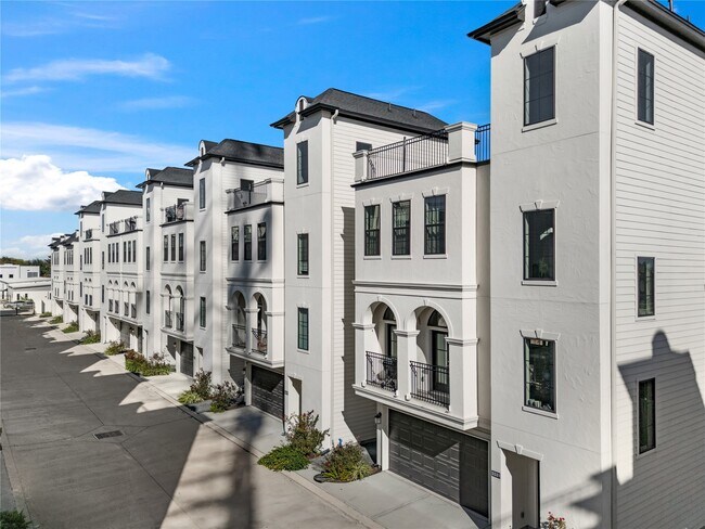 Building Photo - 3319 Beverly Frst Dr