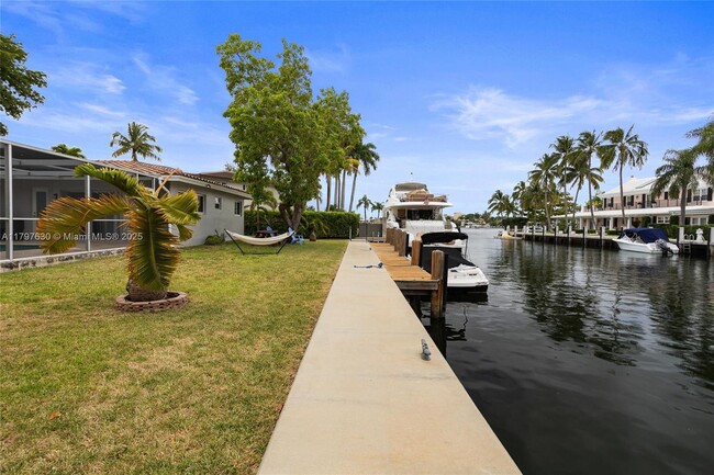 Building Photo - 608 1st Key Dr