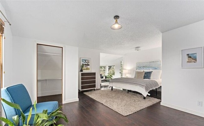 Building Photo - Highly Appealing Updated North End 4 Bedroom!