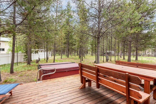 Building Photo - 55823 Wood Duck Dr