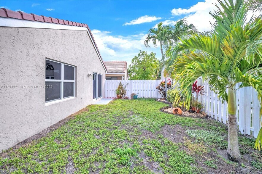 Building Photo - 3016 SW 179th Ave